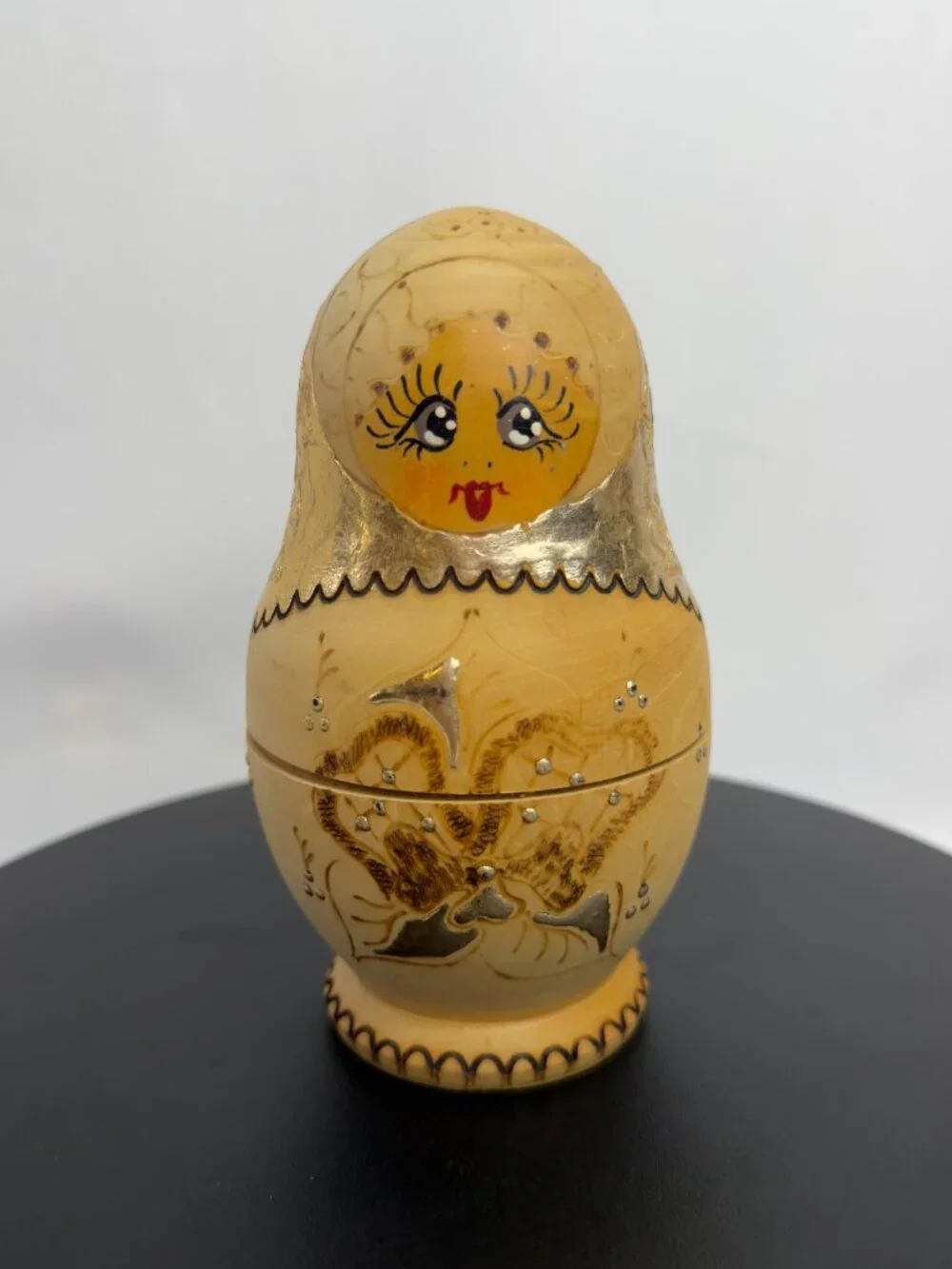 Russian Matryoshka Vintage Nesting Dolls Set of 5 Hand Painted Cream & Gold 5”